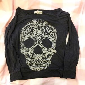 Long sleeve top with printed skull